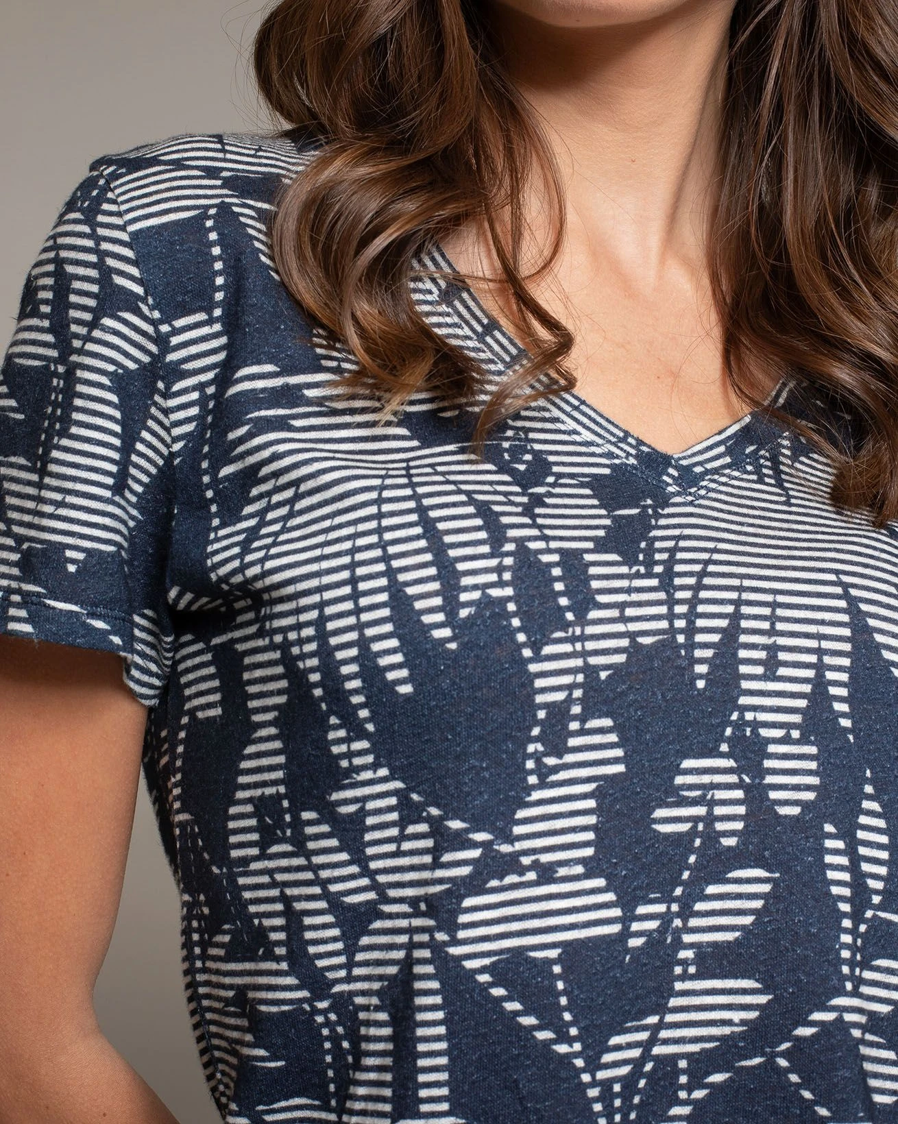 Linen Blend V Neck T Shirt 4 Linen Blend V Neck T Shirt - Image 4